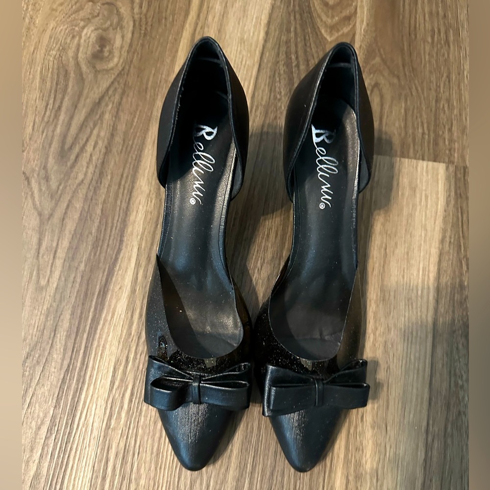 Bellini Black open sides pump with bow detail